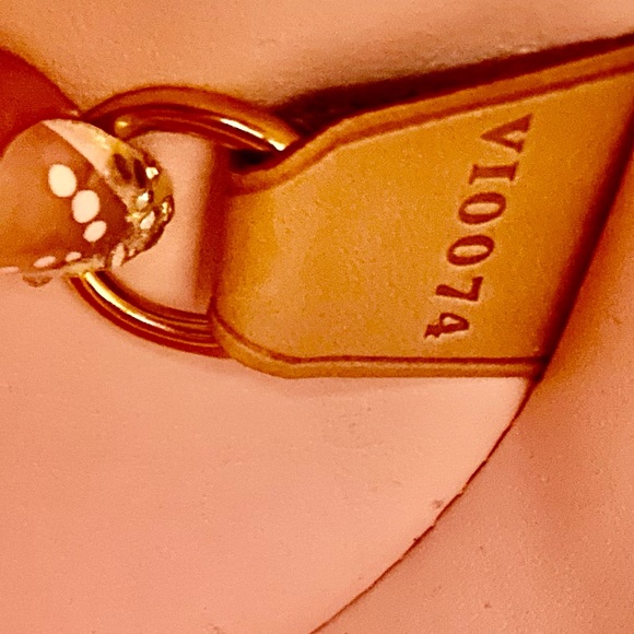 Authentic Louis Vuitton Bedford pink Vernis bag with charm - Picture 8 of 16